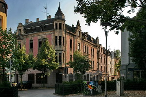 Eckgebäude
                  an der Heinrichstraße vor der Zerstörung